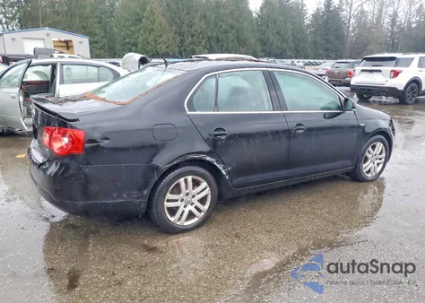 2007 Volkswagen Jetta Wolfsburg z USA, uszkodzony, nr VIN 3VWEF71K57M180450